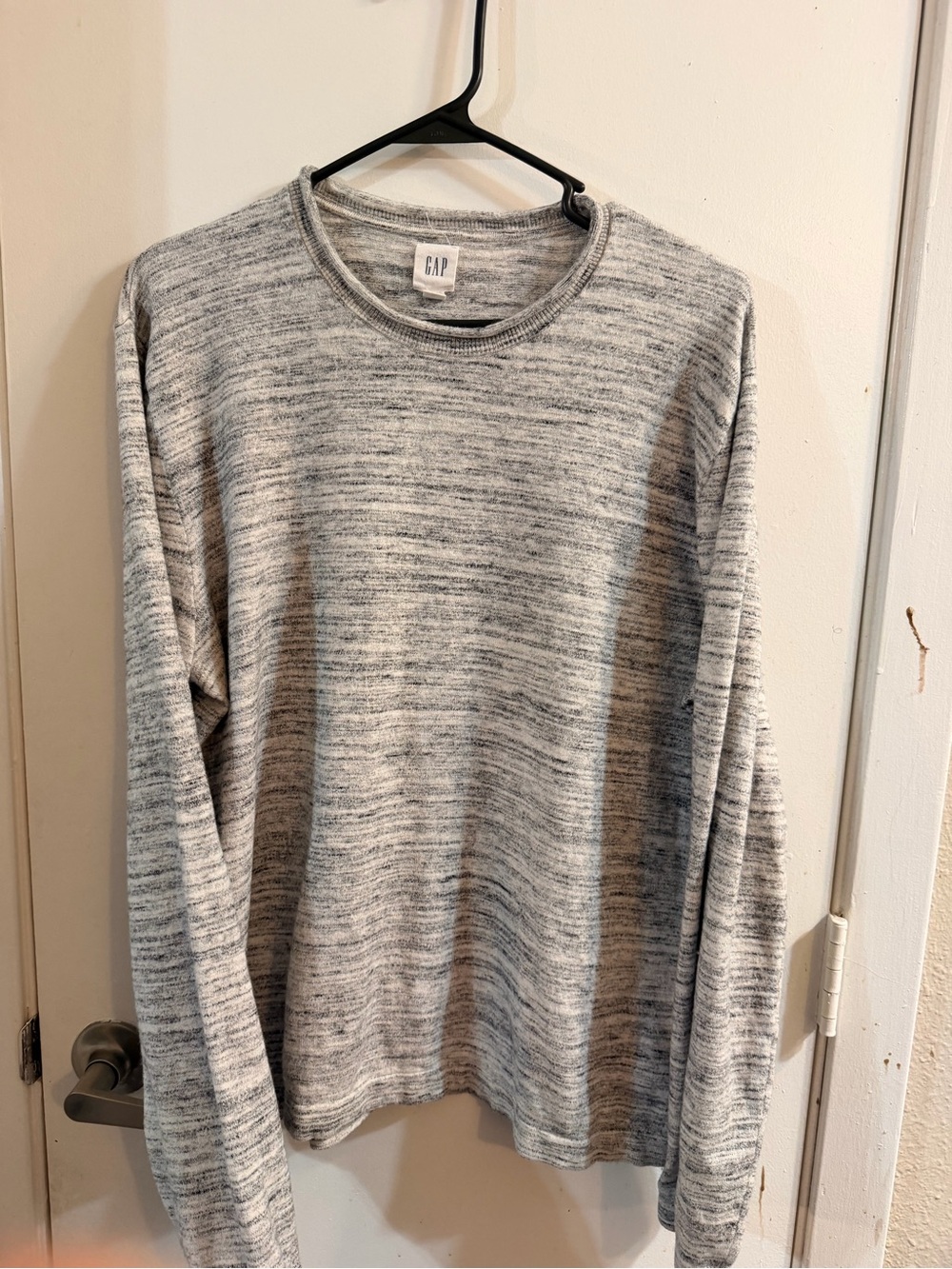 GAP women’s Heather Gray Long-Sleeve Crewneck Shirt